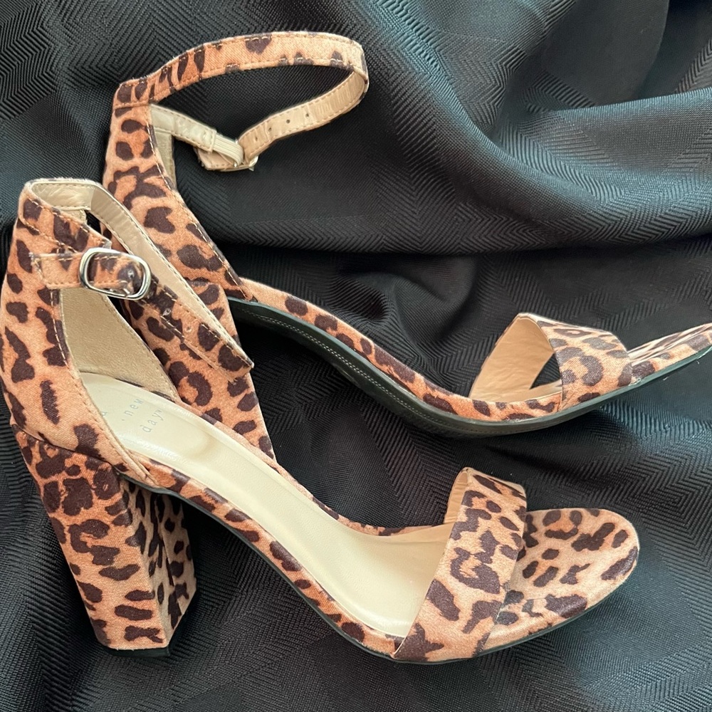 a New Day Ema Sandals Brown Black Animal Leopard Block Heel Shoes